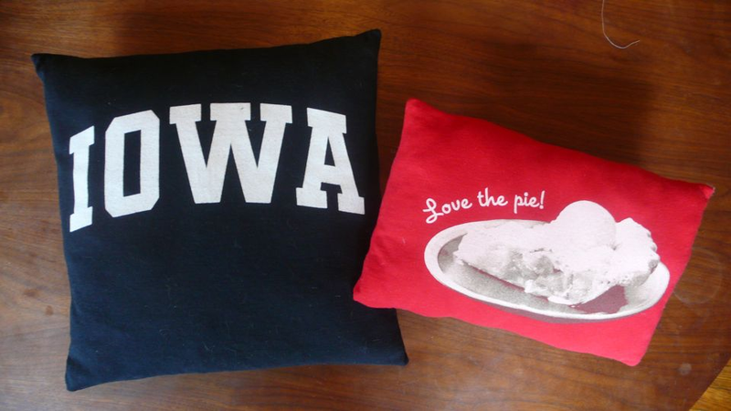 Illustration for article titled How To Turn A T-Shirt Into A Pillow